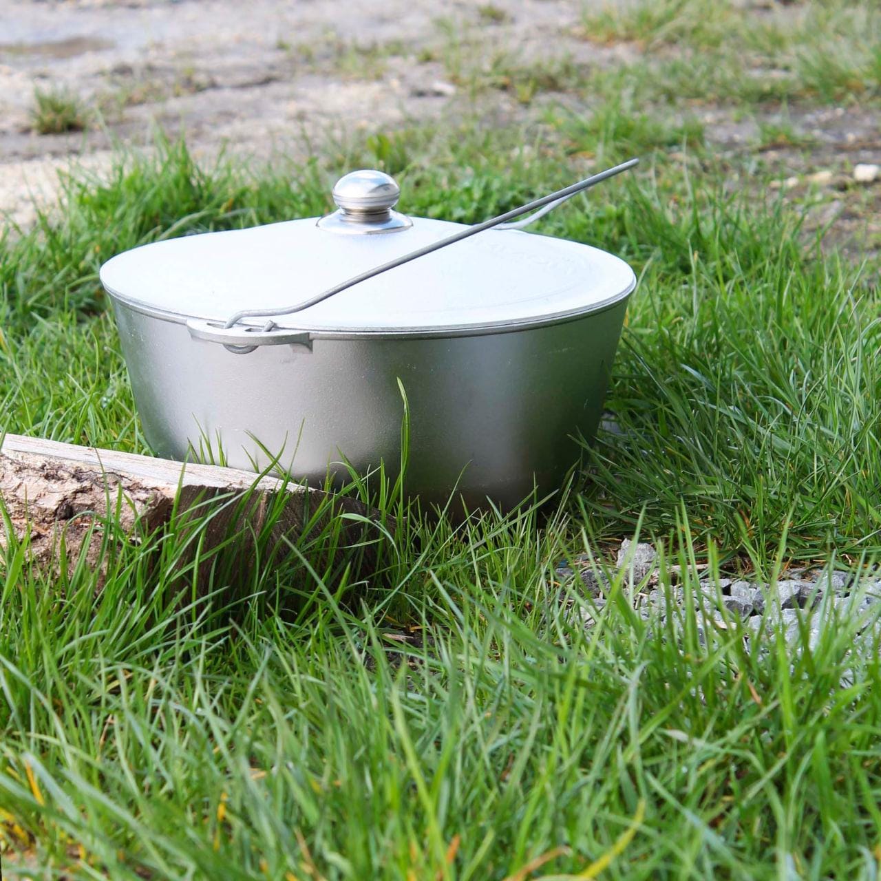 Portable Aluminum Camping Pot with Lid 6L Lightweight Pot with Hanging Handle for Campfire Cooking Camping Kitchenware Gift for Dad